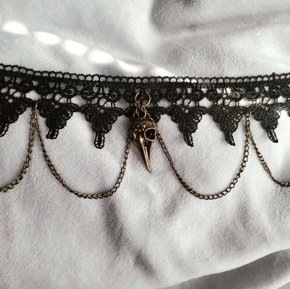 Elegant Black Lace Necklace with Gold Skull Pendant - Picture 2 of 2